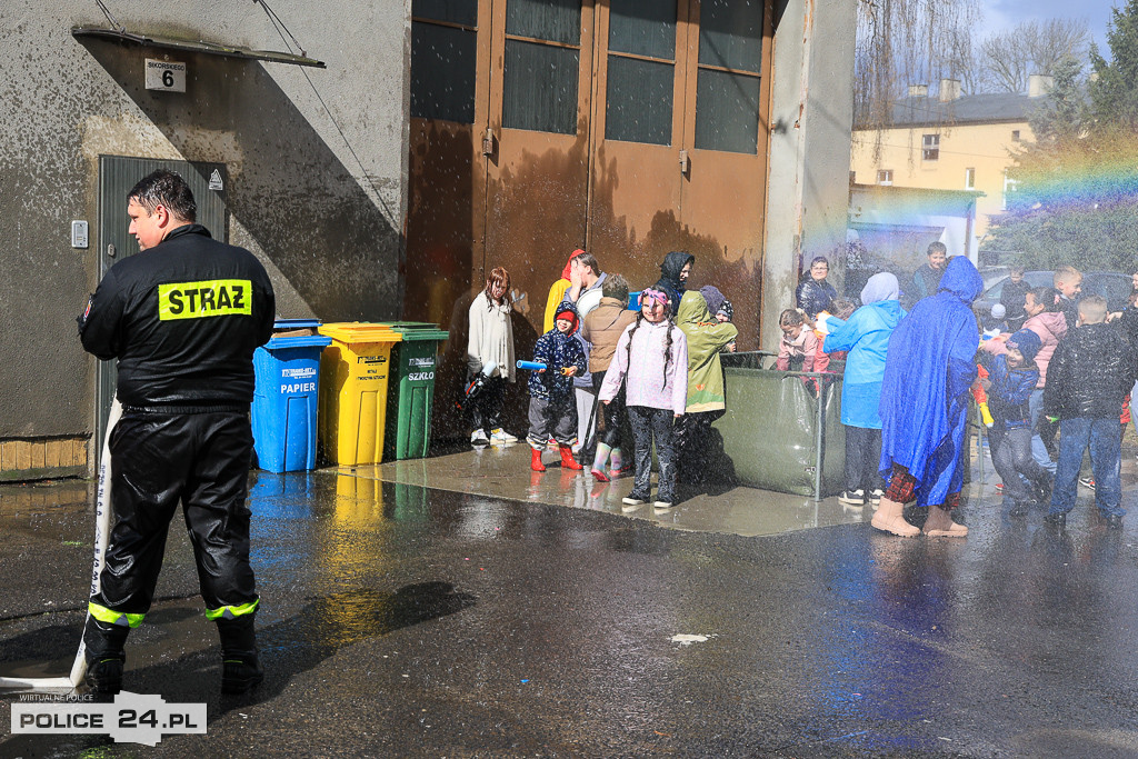 Śmigus-dyngus ze strażakami w Policach