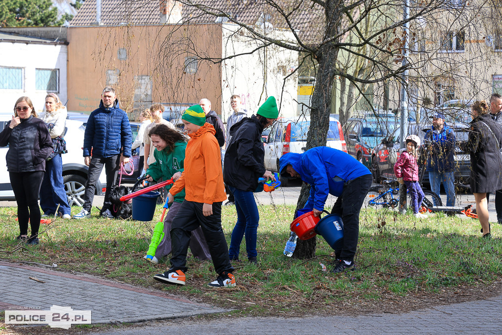 Śmigus-dyngus ze strażakami w Policach