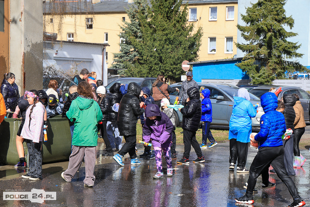 Śmigus-dyngus ze strażakami w Policach