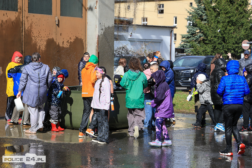 Śmigus-dyngus ze strażakami w Policach