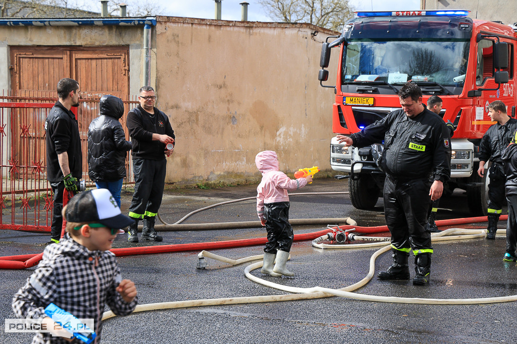 Śmigus-dyngus ze strażakami w Policach