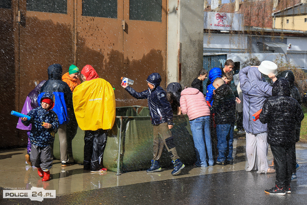 Śmigus-dyngus ze strażakami w Policach