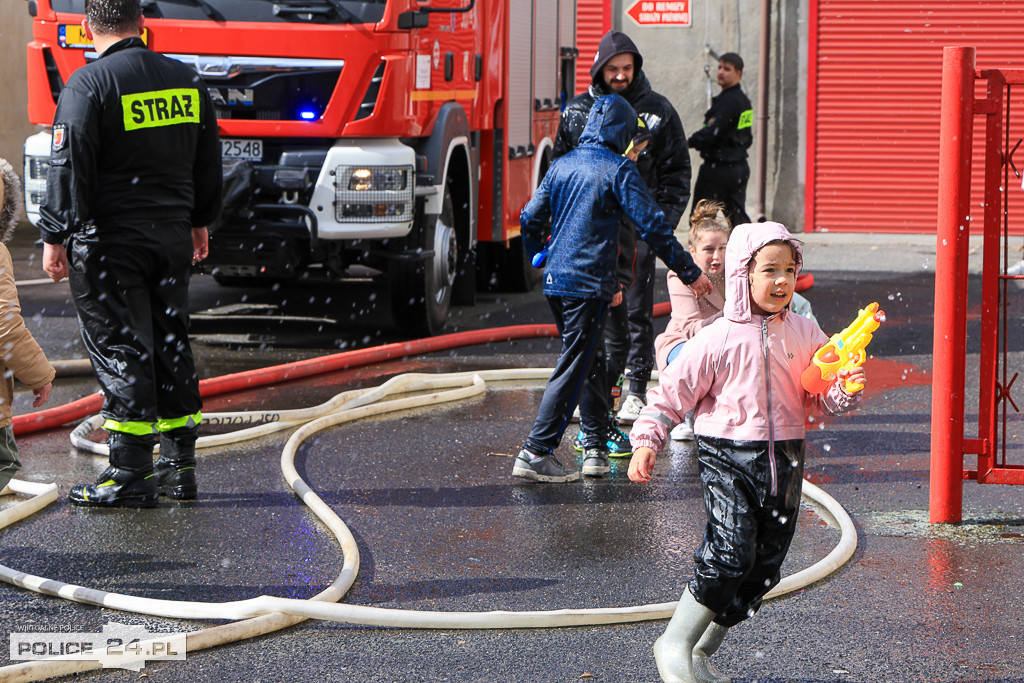 Śmigus-dyngus ze strażakami w Policach