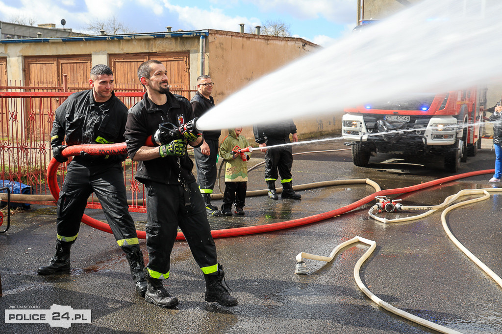Śmigus-dyngus ze strażakami w Policach