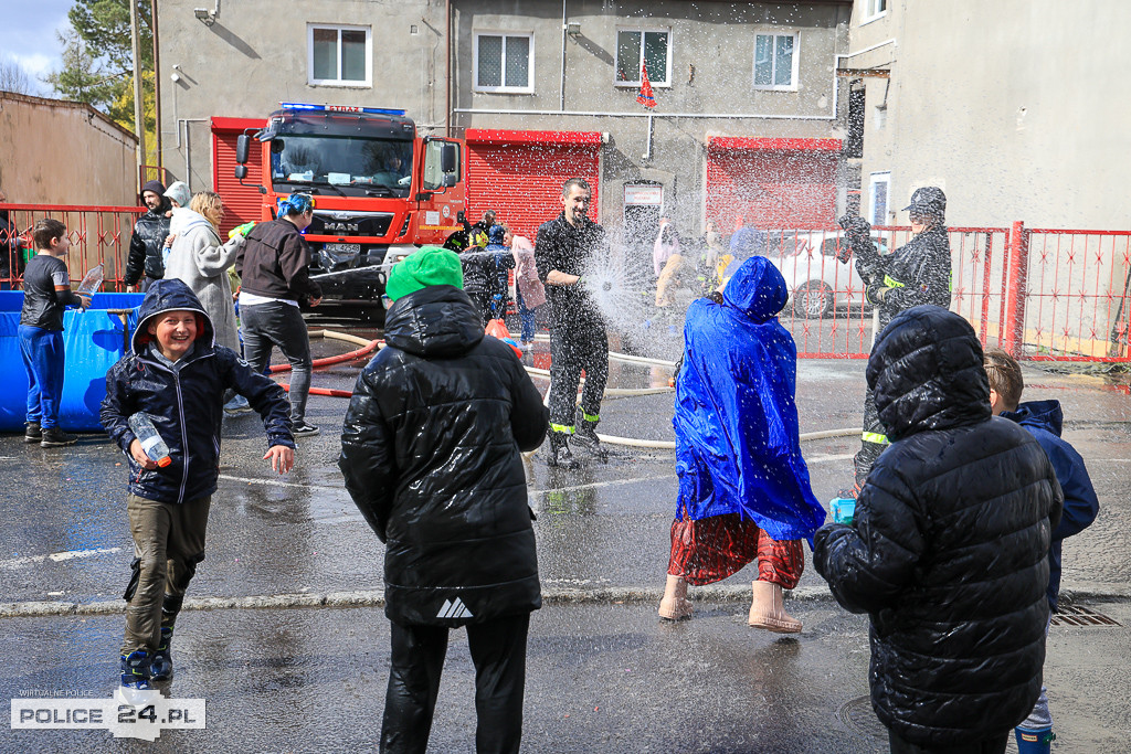 Śmigus-dyngus ze strażakami w Policach