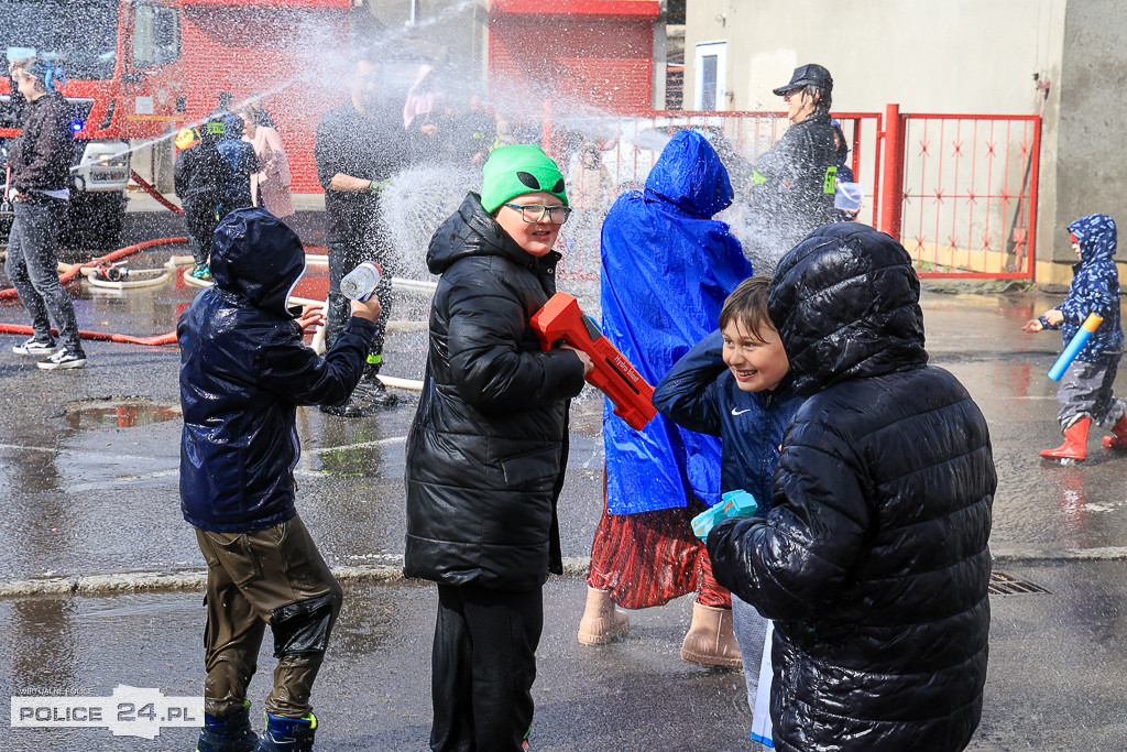 Śmigus-dyngus ze strażakami w Policach