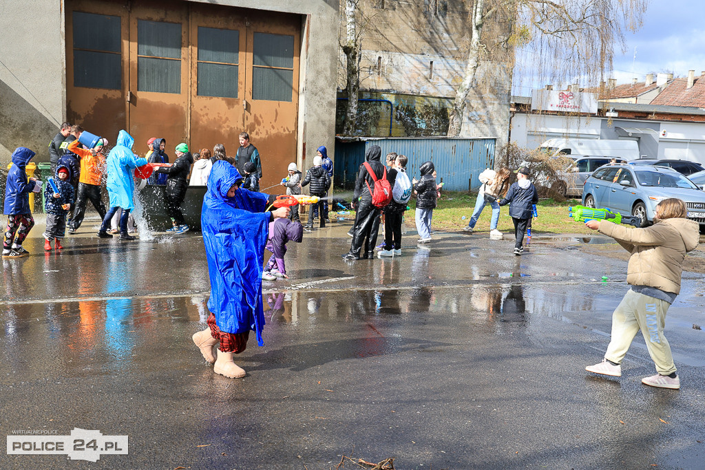 Śmigus-dyngus ze strażakami w Policach