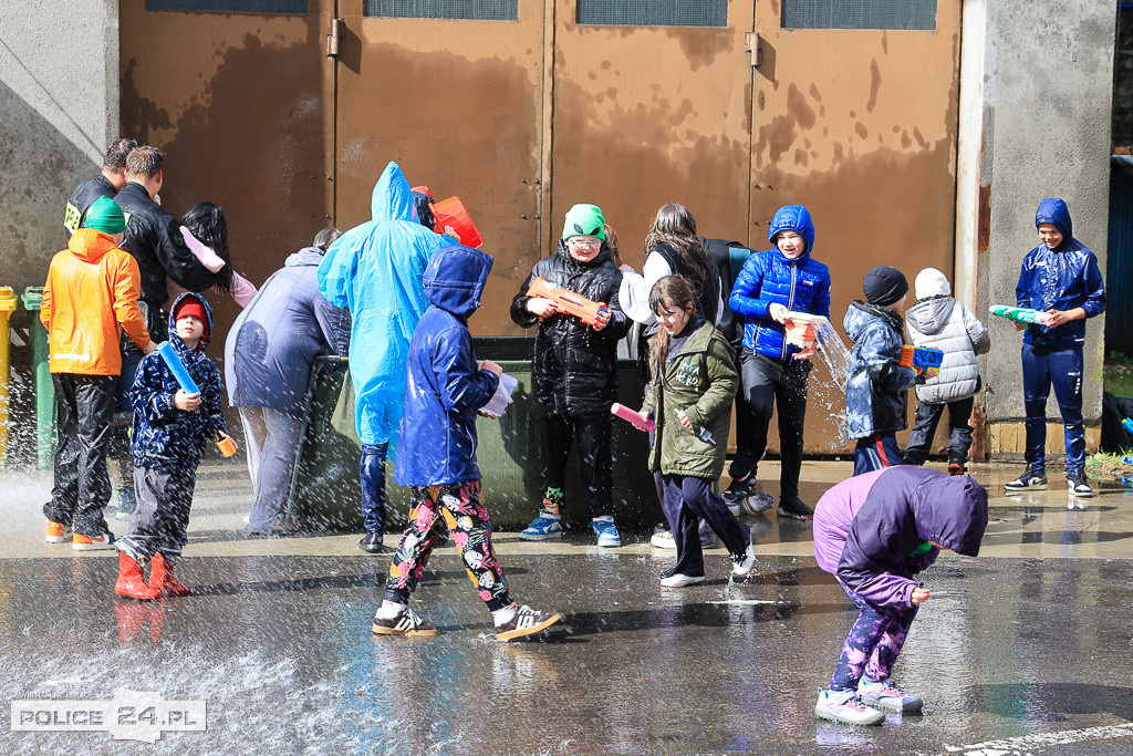 Śmigus-dyngus ze strażakami w Policach