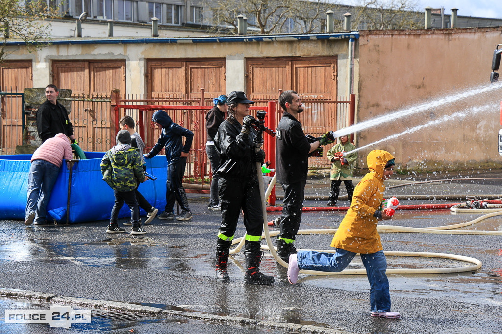 Śmigus-dyngus ze strażakami w Policach