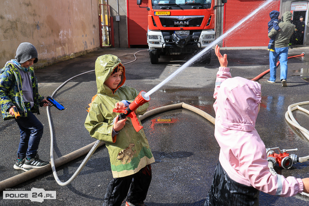 Śmigus-dyngus ze strażakami w Policach