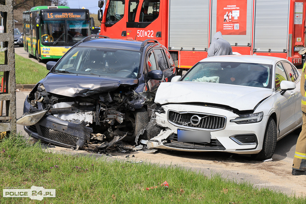 Zderzenie dwóch aut w Policach-Jasienicy