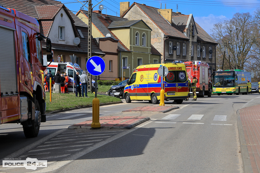 Zderzenie dwóch aut w Policach-Jasienicy