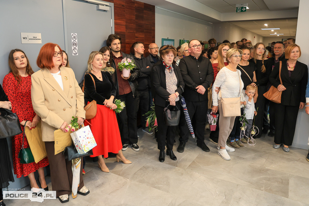 Wernisaż prac uczestników pracowni malarskiej