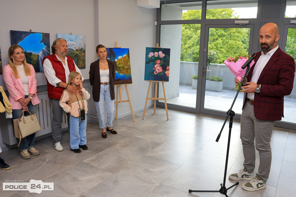 Wernisaż prac uczestników pracowni malarskiej