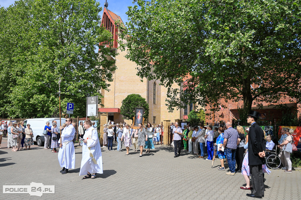 Procesja Bożego Ciała w parafii pw. św. Kazimierza w Policach