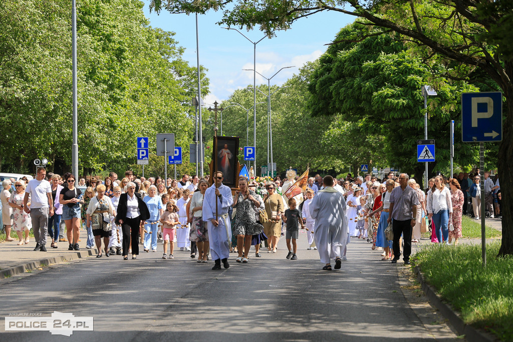 Procesja Bożego Ciała w parafii pw. św. Kazimierza w Policach
