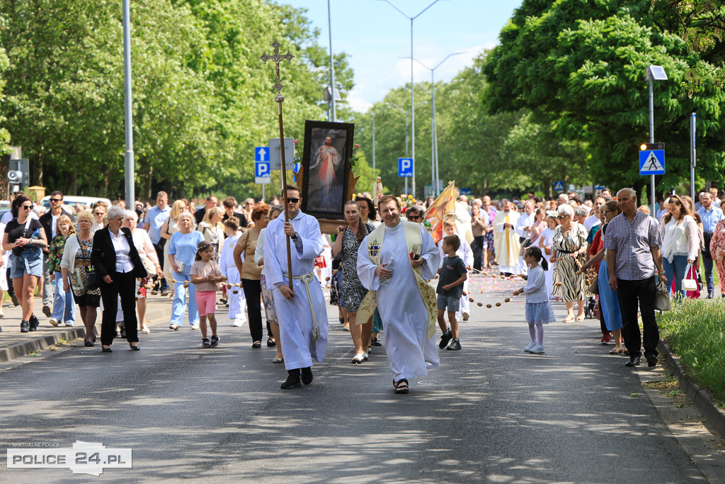 Procesja Bożego Ciała w parafii pw. św. Kazimierza w Policach