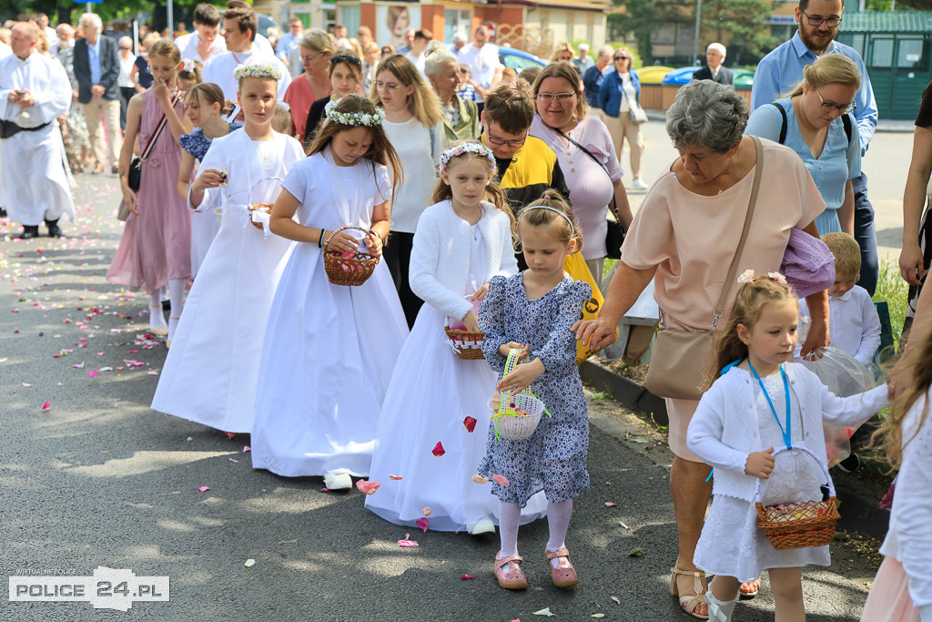 Procesja Bożego Ciała w parafii pw. św. Kazimierza w Policach