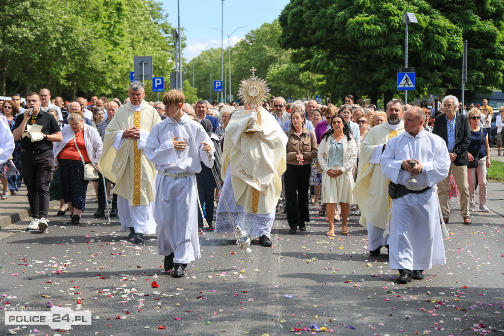 Procesja Bożego Ciała w parafii pw. św. Kazimierza w Policach