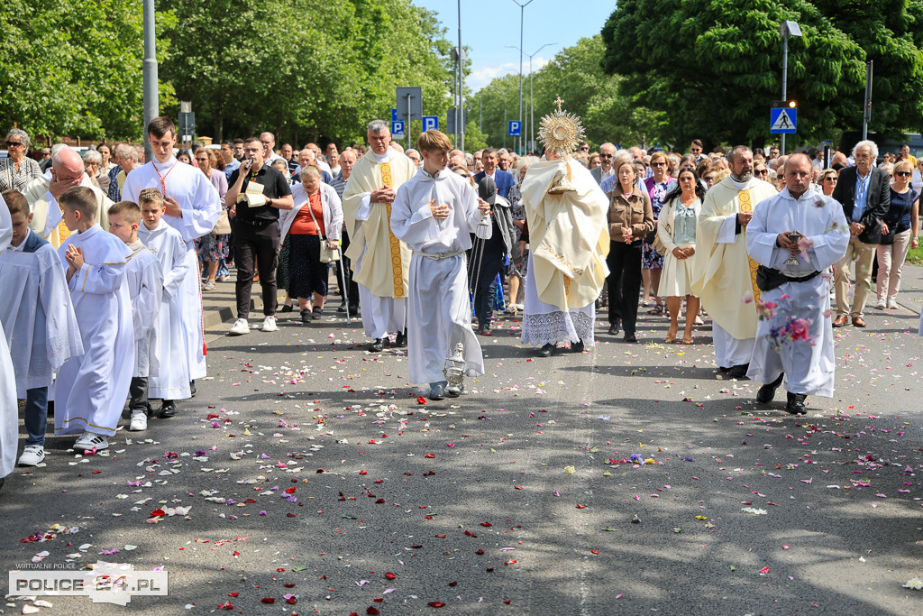 Procesja Bożego Ciała w parafii pw. św. Kazimierza w Policach