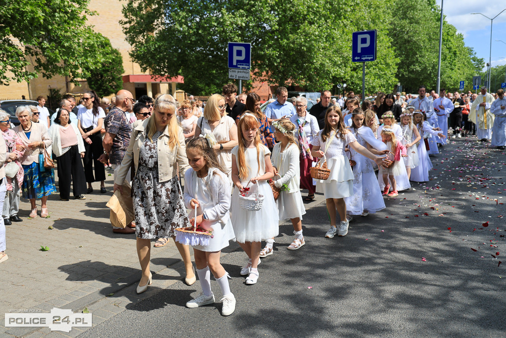 Procesja Bożego Ciała w parafii pw. św. Kazimierza w Policach