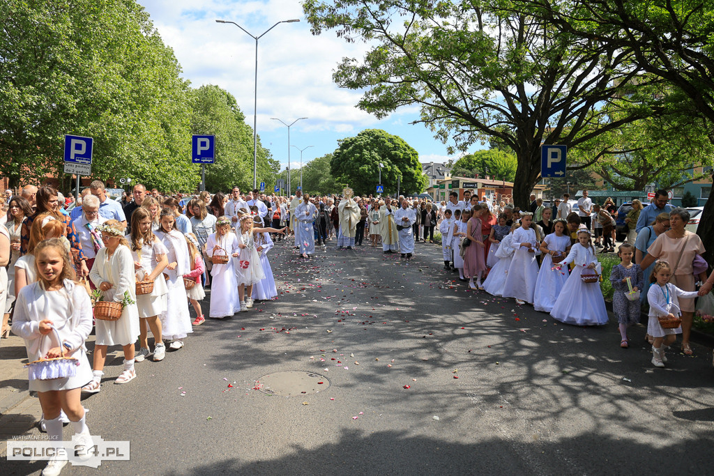 Procesja Bożego Ciała w parafii pw. św. Kazimierza w Policach