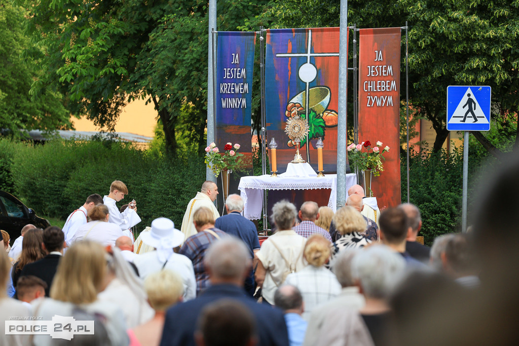 Procesja Bożego Ciała w parafii pw. św. Kazimierza w Policach