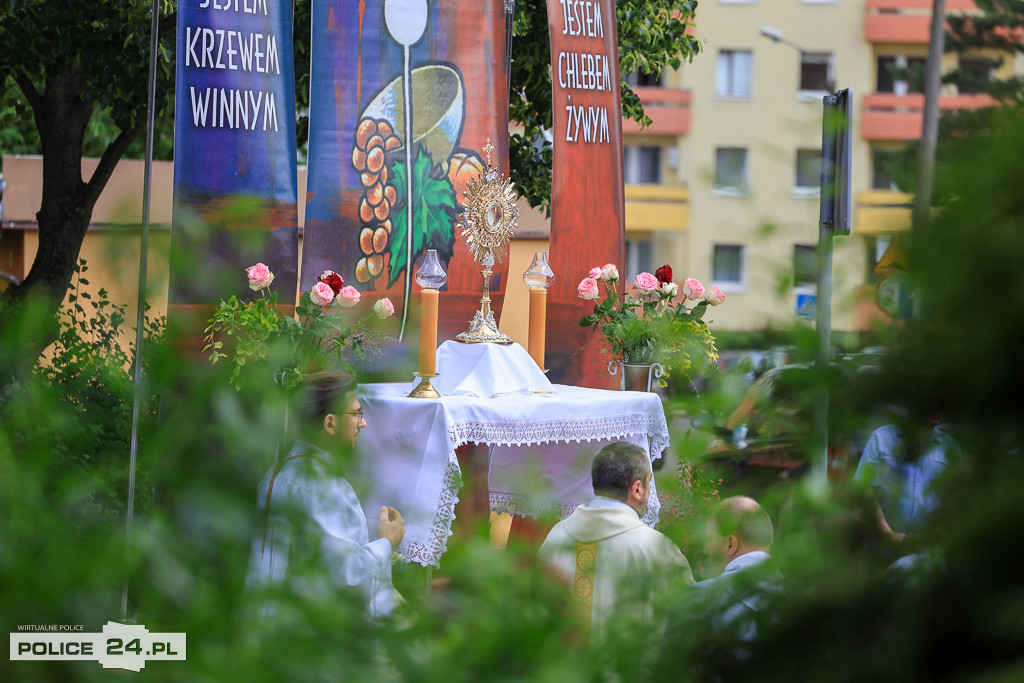 Procesja Bożego Ciała w parafii pw. św. Kazimierza w Policach