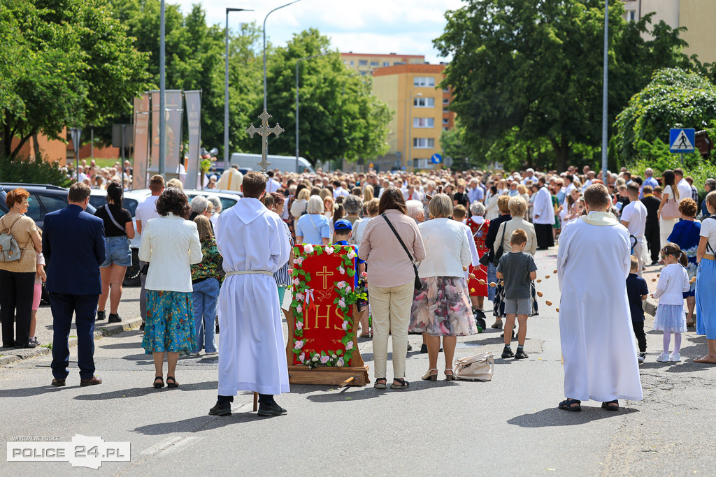 Procesja Bożego Ciała w parafii pw. św. Kazimierza w Policach