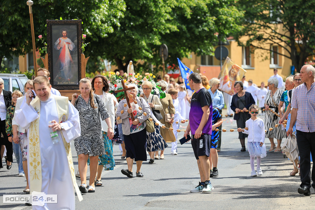 Procesja Bożego Ciała w parafii pw. św. Kazimierza w Policach