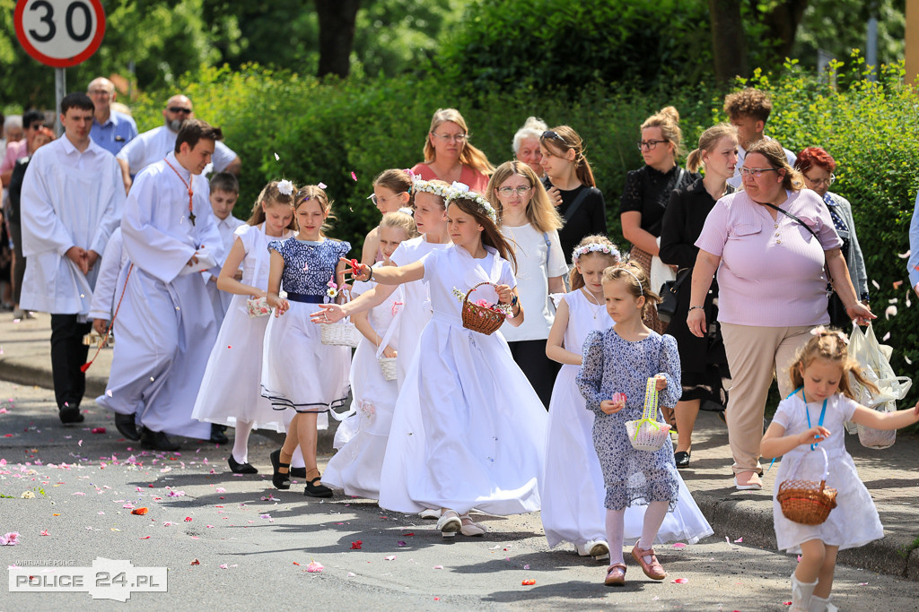 Procesja Bożego Ciała w parafii pw. św. Kazimierza w Policach