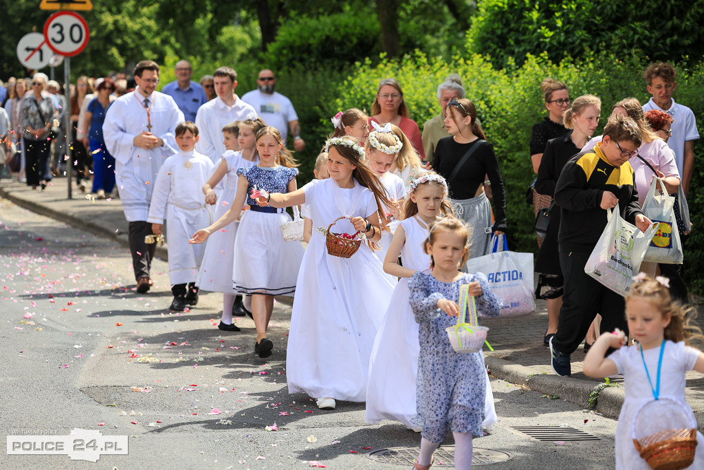 Procesja Bożego Ciała w parafii pw. św. Kazimierza w Policach