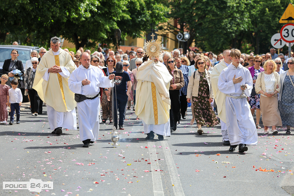 Procesja Bożego Ciała w parafii pw. św. Kazimierza w Policach