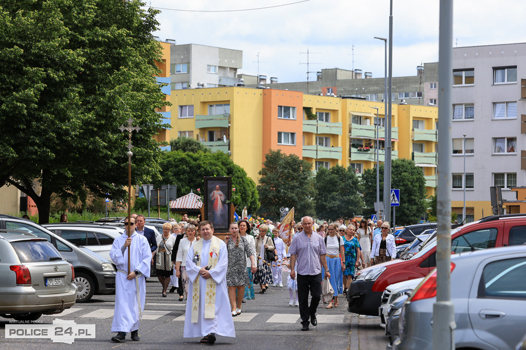Procesja Bożego Ciała w parafii pw. św. Kazimierza w Policach