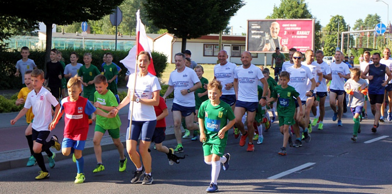 Sztafeta Niepodległości dobiegła do mety - 10x100 kilometrów zaliczone [foto]