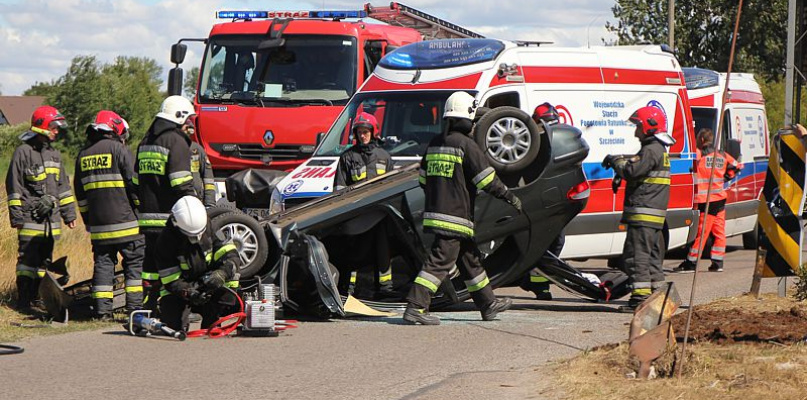 Dachowanie na ulicy Dworcowej w Trzebieży [foto/wideo]
