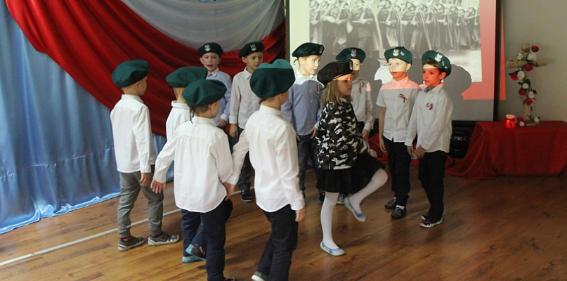 Przedszkolaki z 'Tęczowej krainy' dla Niepodległej [foto]