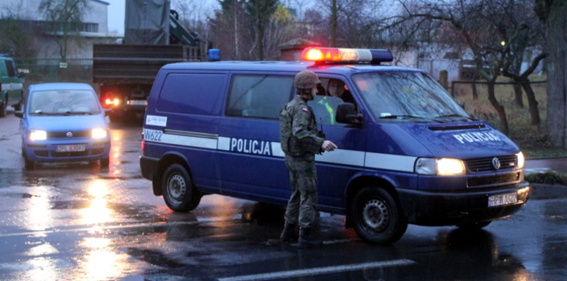 Ewakuacja zakończona - rozpoczyna się akcja wywiezienia bomby [foto/wideo]