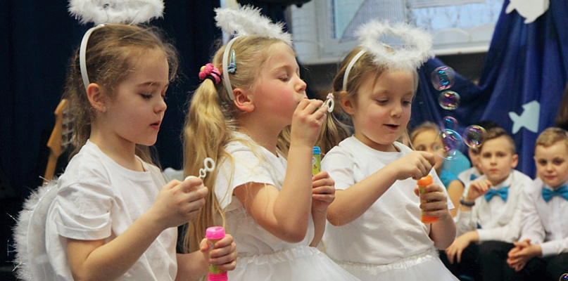 Anioły lubią żywioły – wystawa w Trzebieży [foto]