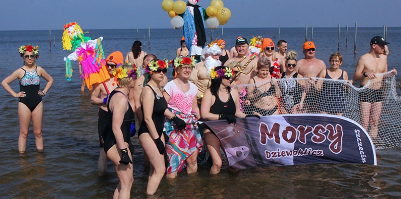 Powitanie wiosny i morsowanie w Trzebieży [foto/wideo]
