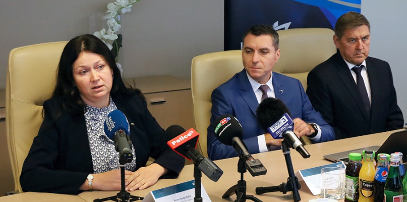 Na zdjęciu od lewej:  członek zarządu Anna Tarocińska, prezes Portu Police Andrzej Łuc i wiceprezes Portu Police Janusz Jagielski. 