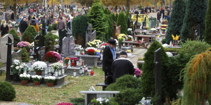 Gmina Police. Jak znaleźć grób na cmentarzu?