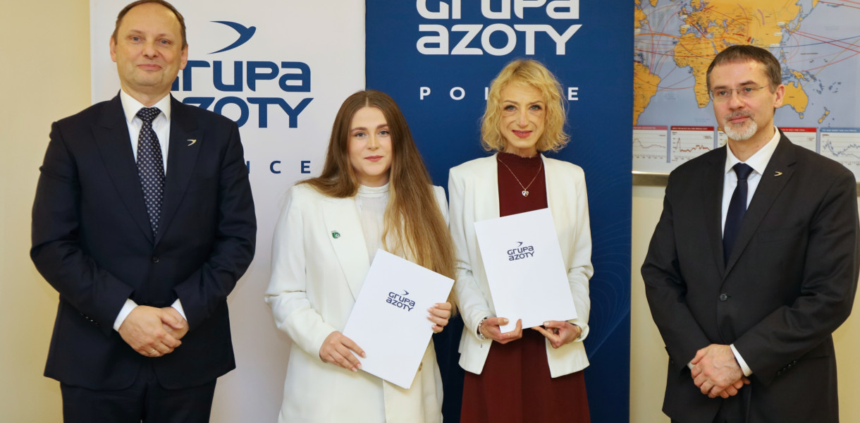 Od lewej: Prezes Zarządu Mariusz Grab,  Malwina Niedźwiedź, Ewelina Konarska-Michalczyk, Wiceprezes Zarządu Michał Siewierski 