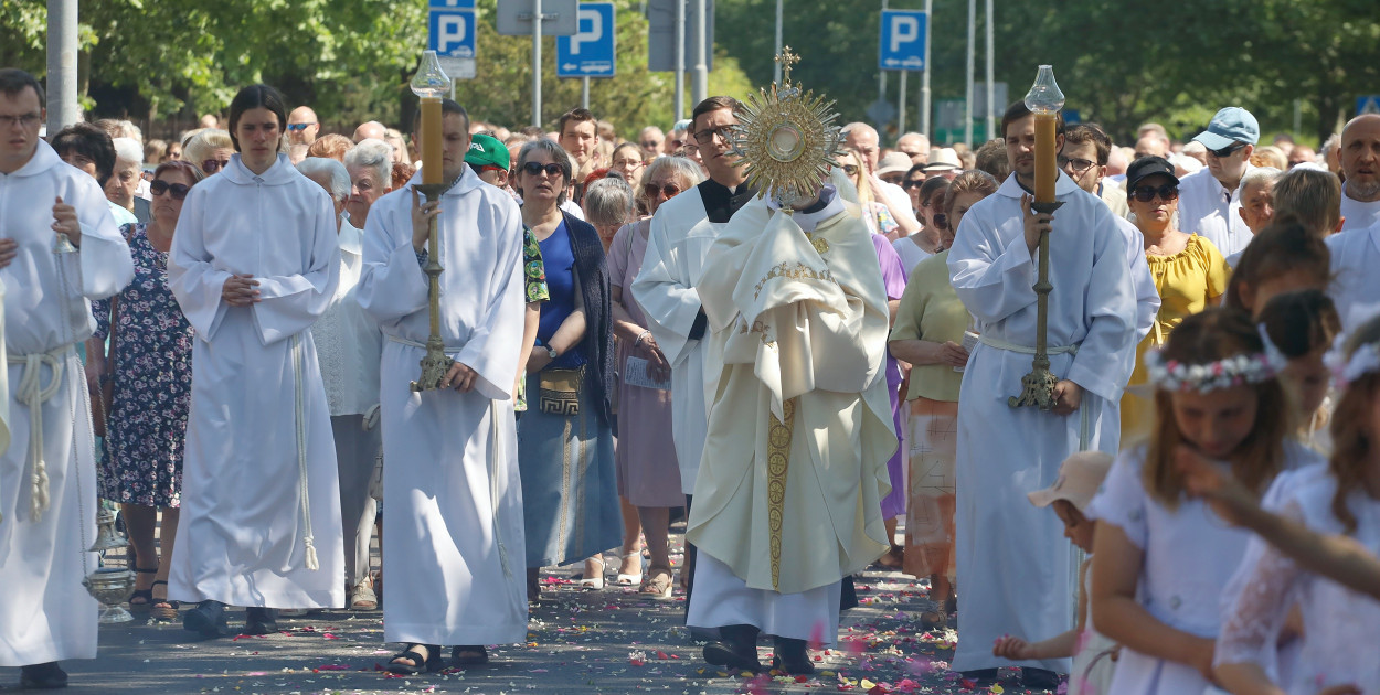 Procesja w parafii pw. św. Kazimierza w Policach