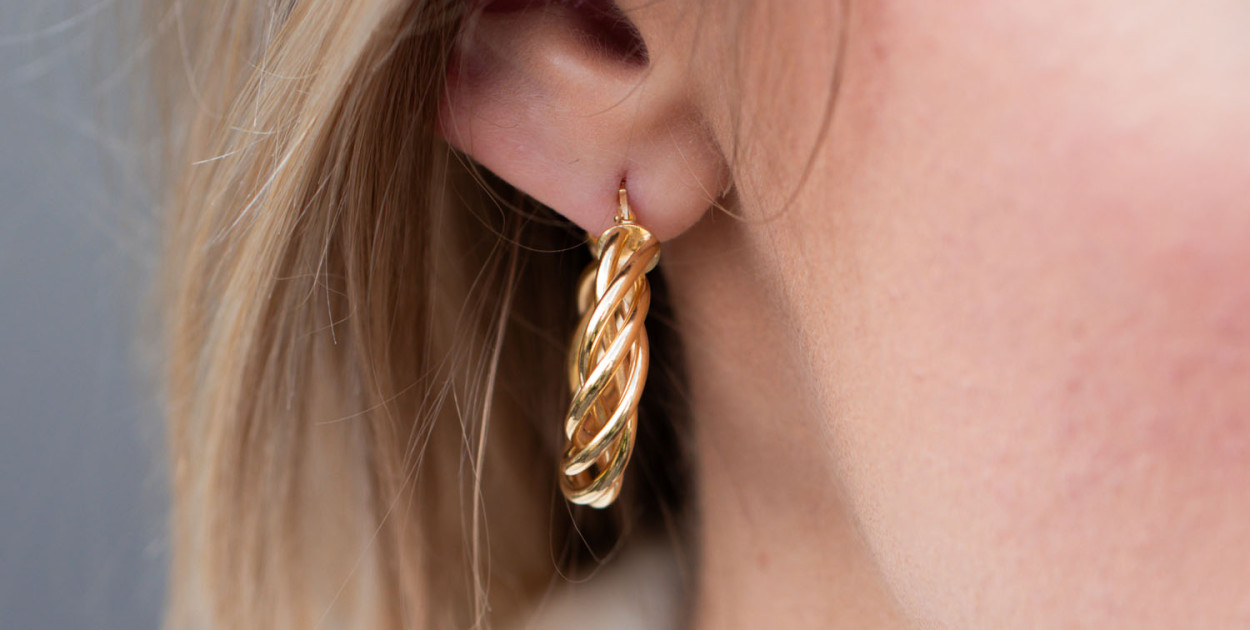 Kolczyki, które noszą gwiazdy – inspiracje ze świata celebrytów