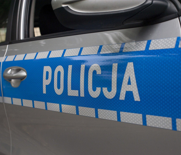 Policjanci ze Szczecina zatrzymali poszukiwanego na terenie powiatu polickiego-5588