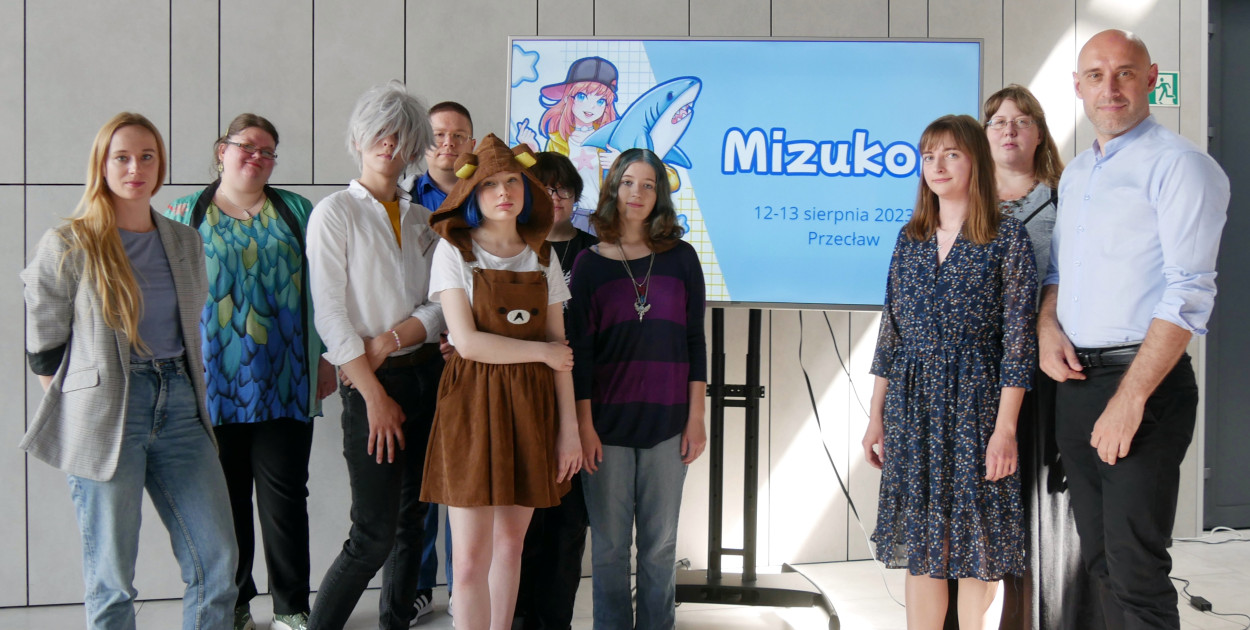  3 sierpnia w GOKSiR w Przecławiu odbyła się konferencja prezentująca ideę i program nadchodzącego zachodniopomorskiego konwentu mangi i anime Mizukon. 