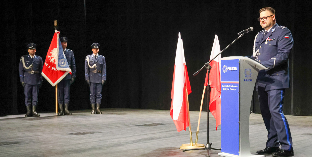 Na zdjęciu: komendant Komendy Powiatowej Policji w Policach mł. insp. Dariusz Mejer