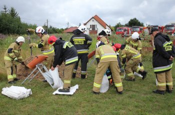 Trzebież. Ćwiczenia strażaków na wypadek powodzi-1580