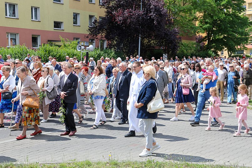 Procesja w parafii pw. św. Kazimierza w Policach